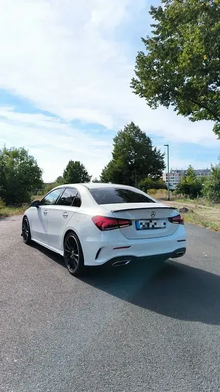 Gebraucht Mercedes A250 AMG line 218 PS (160 kW) 2022 Weiß Limousine