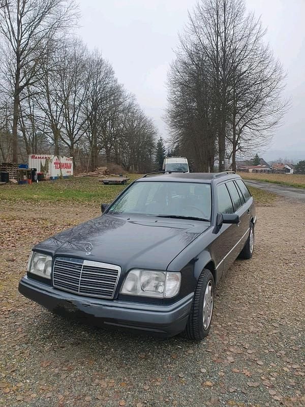Andere farben Gebraucht 1995 Mercedes E200 Kombi | 5.350 € - Bild 1/4