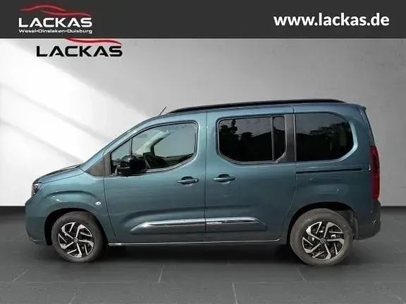 Gebraucht Toyota Proace Verso Basis 130 PS (95 kW) 2024 Libeccio blue metallic Kombi