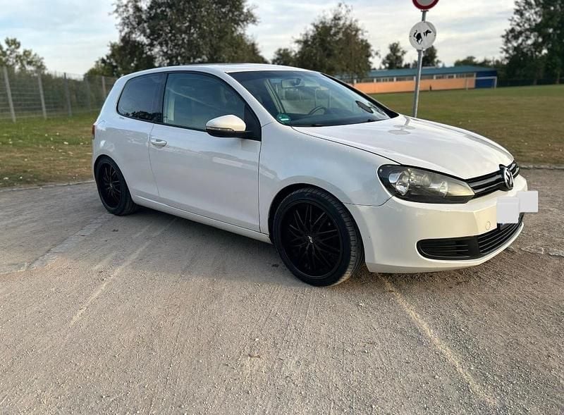 Weiß Gebraucht 2009 VW Golf VI Coupé | 3.650 € (Fairer Preis) - Bild 1/4