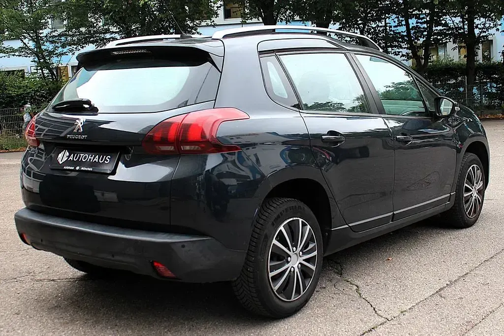 Gebraucht Peugeot 2008 Active 131 PS (96 kW) 2019 Grau SUV