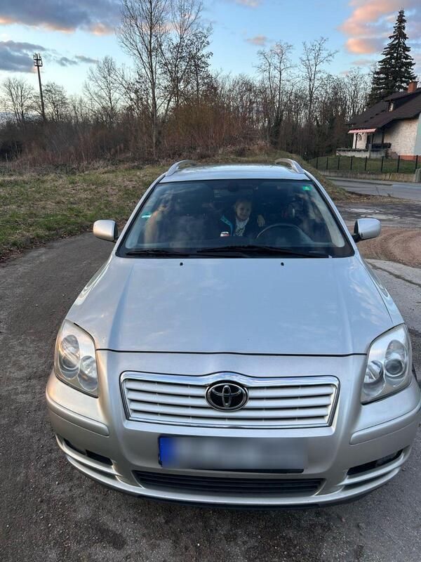 Grau Gebraucht 2006 Toyota Avensis Kombi | 1.200 € (Guter Preis) - Bild 1/4