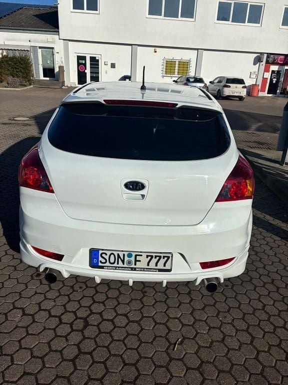 Gebraucht Kia ProCeed 125 PS (91 kW) 2010 Weiß Kleinwagen