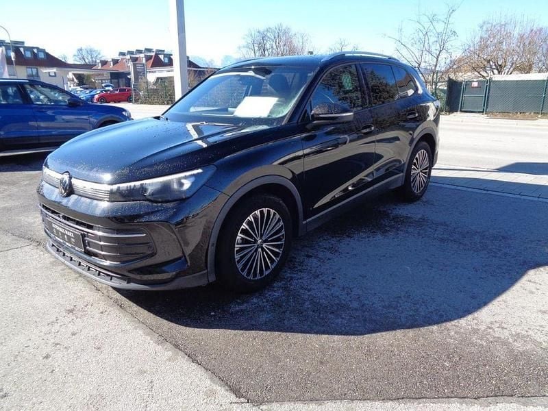 Gebraucht VW Tiguan Goal 150 PS (110 kW) 2025 Schwarz SUV