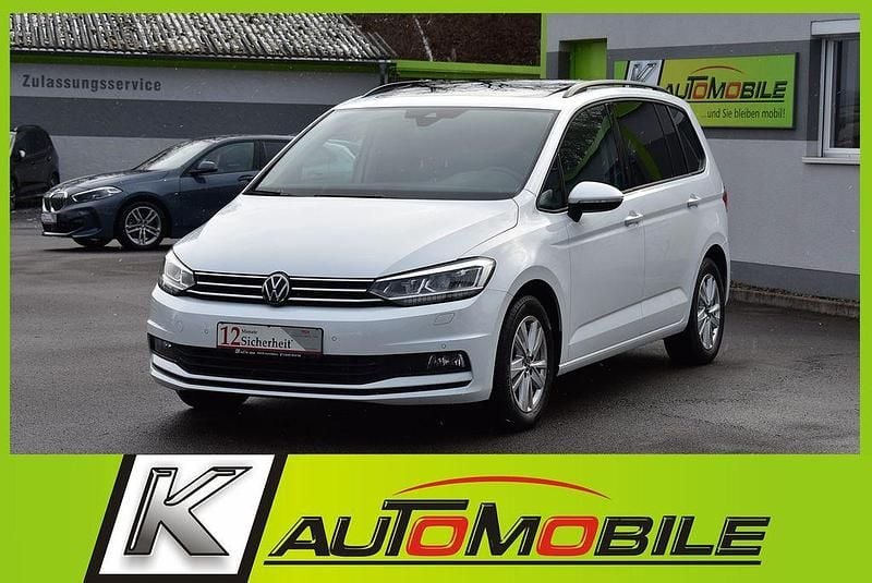 Gebraucht VW Touran 150 PS (110 kW) 2023 Weiß Van / Kleinbus