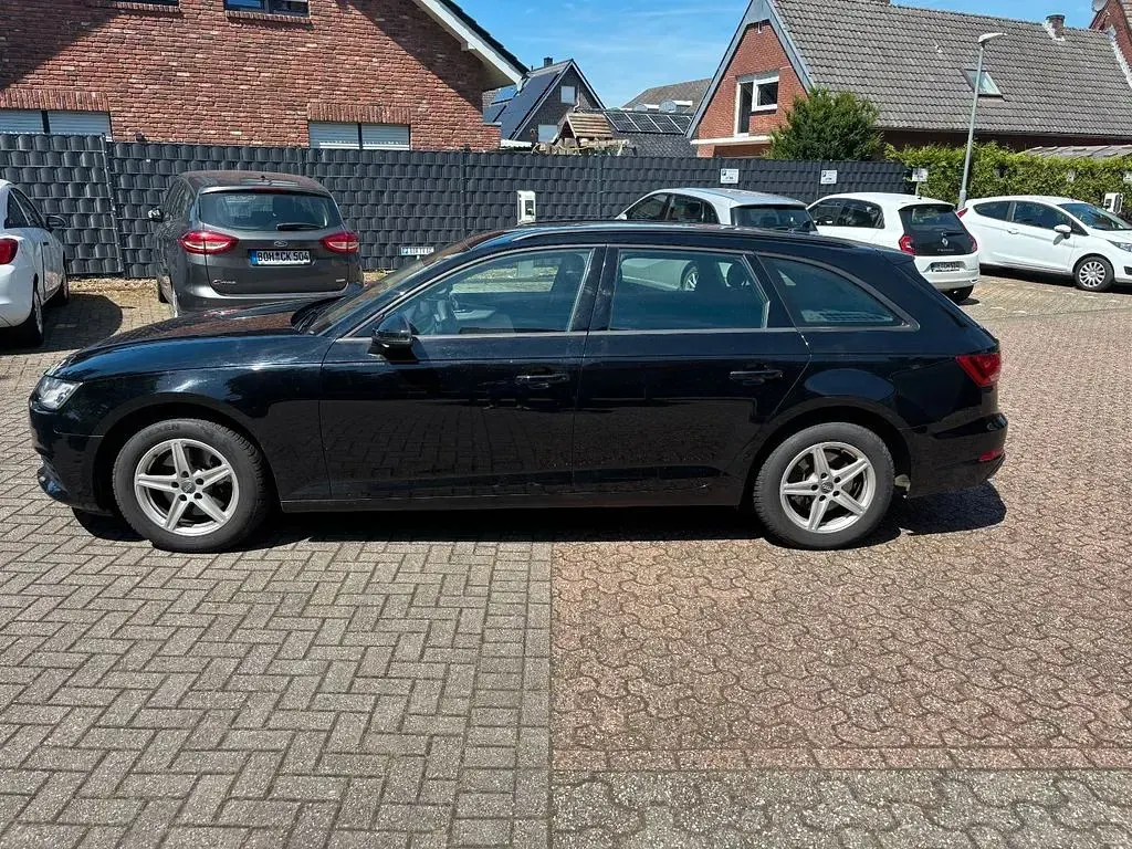 Gebraucht Audi A4 Basis 150 PS (110 kW) 2019 Schwarz Kombi