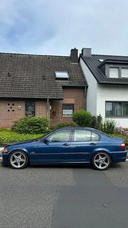 Gebraucht BMW 325 M Sport 192 PS (141 kW) 2001 Blau Limousine