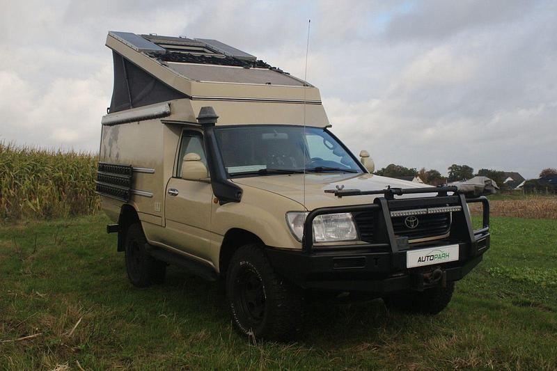 Beige Gebraucht 2002 Toyota Land Cruiser Van / Kleinbus | 89.950 € - Bild 1/4