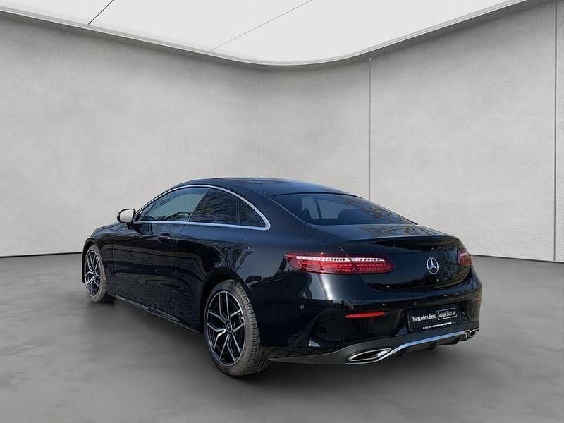 Gebraucht Mercedes E200 AMG 197 PS (144 kW) 2021 Schwarz Coupé