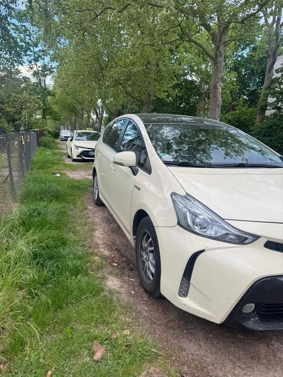 Gebraucht Toyota Prius+ 100 PS (73 kW) 2021 Weiß Van / Kleinbus