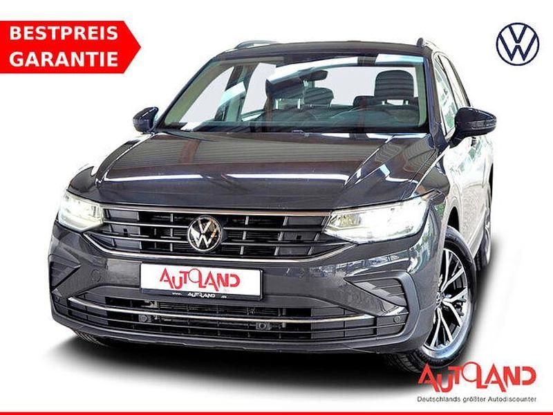Grau Gebraucht 2023 VW Tiguan Life SUV | 28.950 € (Fairer Preis) - Bild 1/4