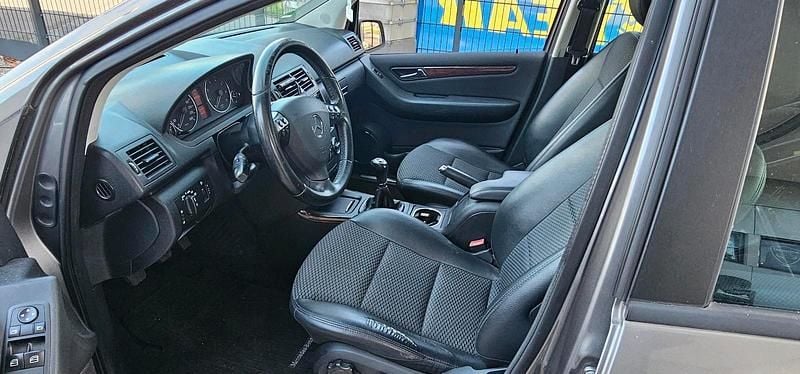 Gebraucht Mercedes A160 95 PS (69 kW) 2011 Grau Kleinwagen