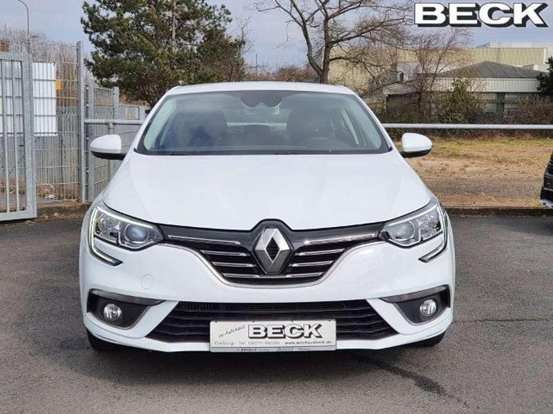 Gebraucht Renault Mégane IV Intens 132 PS (97 kW) 2018 Arktisweiß Kleinwagen