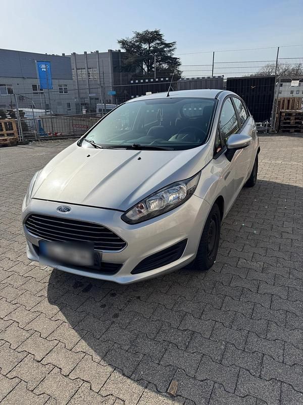 Gebraucht Ford Fiesta 90 PS (66 kW) 2014 Silber Kleinwagen