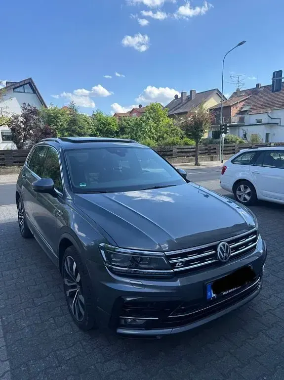Second-hand VW Tiguan Highline 240 CP (176 kW) 2017 Gri SUV