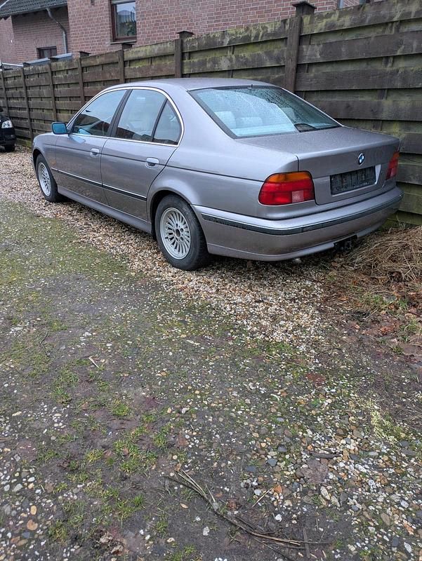 Gebraucht BMW 523 170 PS (125 kW) 1997 Grau Limousine