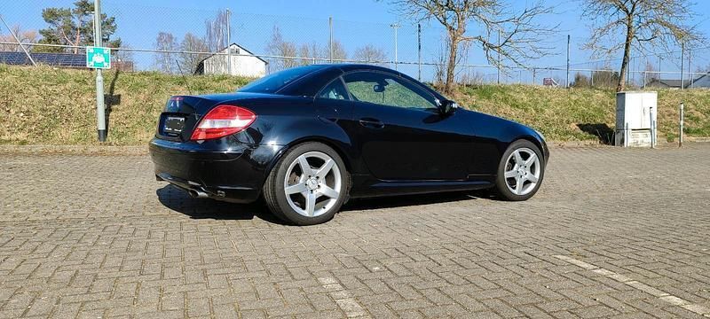 Schwarz Gebraucht 2005 Mercedes SLK280 Cabrio | 9.999 € (Fairer Preis) - Bild 1/4
