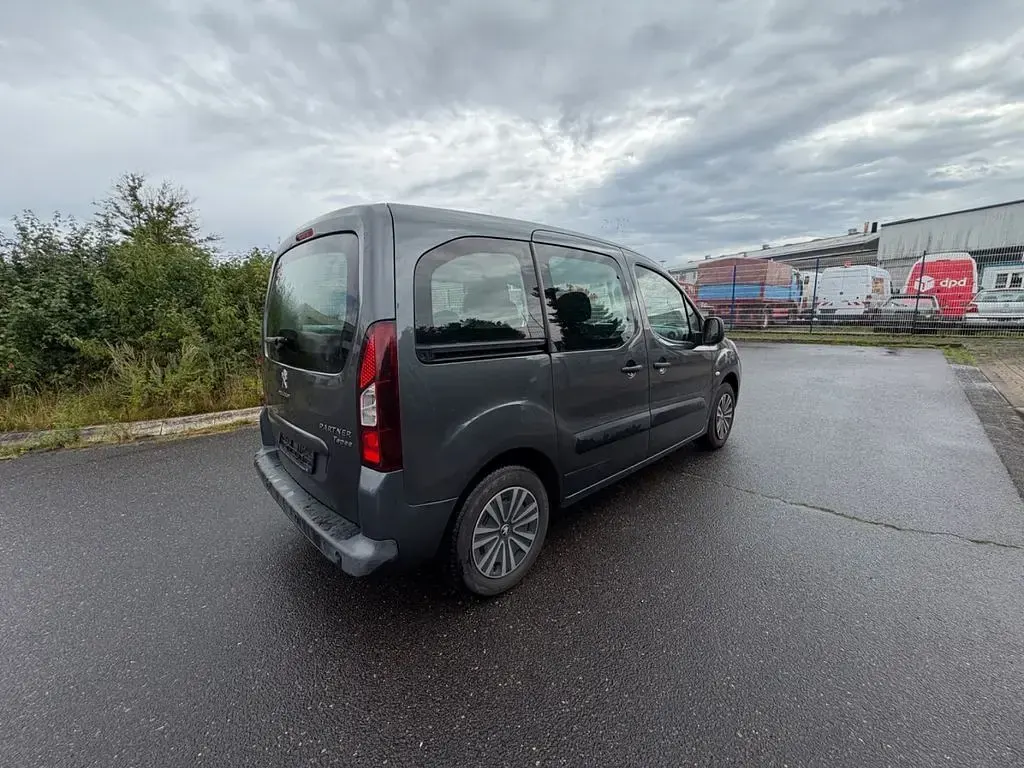 Gebraucht Peugeot Partner Tepee Active 120 PS (88 kW) 2013 Grau Van / Kleinbus