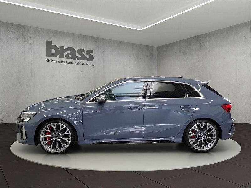 Gebraucht Audi RS3 Sportback Ambiente 400 PS (294 kW) 2023 Kemoragrau metallic Kleinwagen