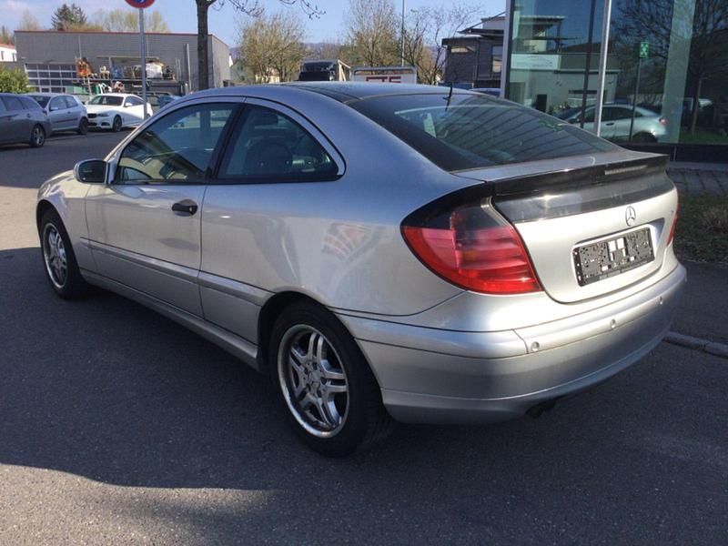 Gebraucht Mercedes C180 143 PS (105 kW) 2001 Schwarz Coupé
