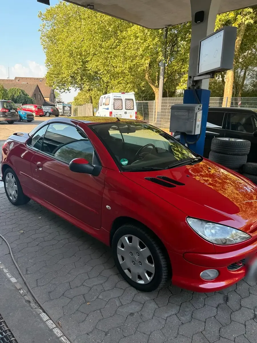 Gebraucht Peugeot 206 CC 80 PS (58 kW) 2006 Rot Cabrio