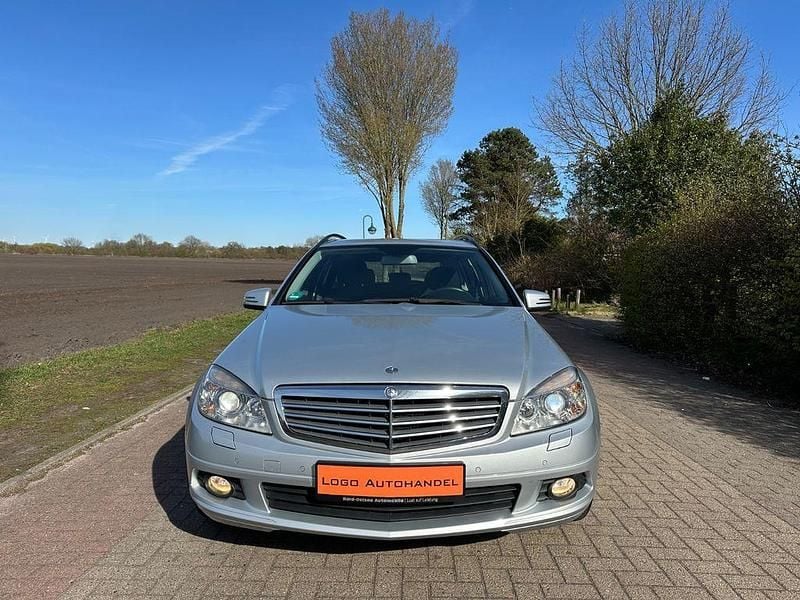 Gebraucht Mercedes C180 156 PS (114 kW) 2010 Silber Limousine