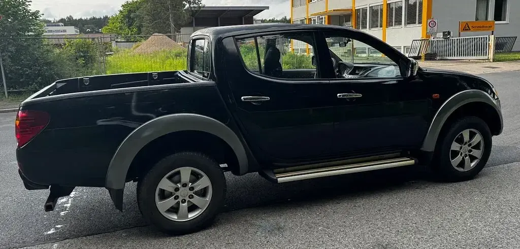 Gebraucht Mitsubishi L200 Intense 136 PS (100 kW) 2006 Schwarz Pickup