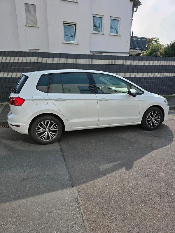 Weiß Gebraucht 2017 VW Golf Sportsvan Van / Kleinbus | 9.500 € (Superpreis) - Bild 1/4