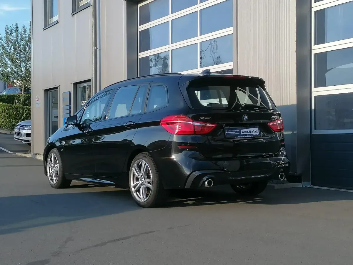 Gebraucht BMW 220 M Sport 190 PS (139 kW) 2021 Black sapphire metallic SUV