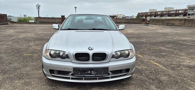 Silber Gebraucht 2001 BMW 320 Sport Line Coupé | 7.500 € (Etwas zu teuer) - Bild 1/4