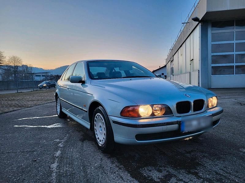 Grau Gebraucht 1999 BMW 520 Limousine | 3.500 € (Fairer Preis) - Bild 1/4