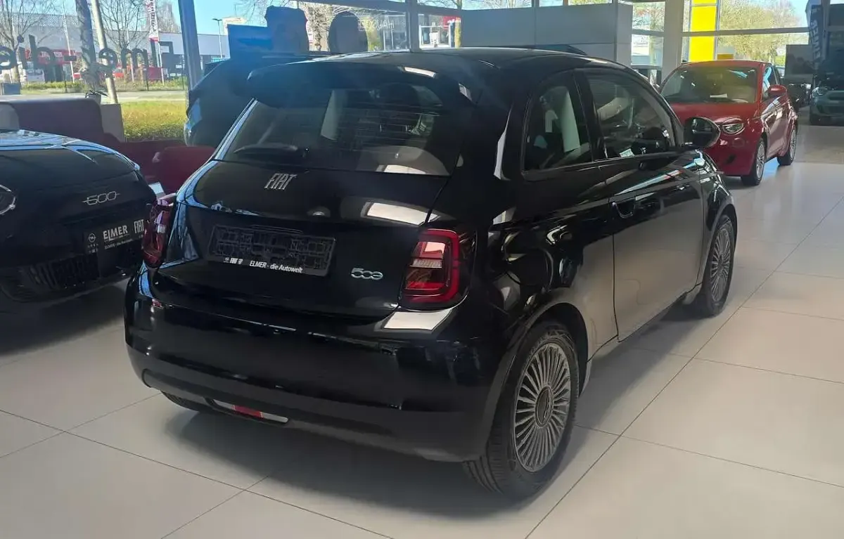 Gebraucht Fiat 500e 86 kW (118 PS) 2024 Colore esterno (onyx schwarz) Limousine