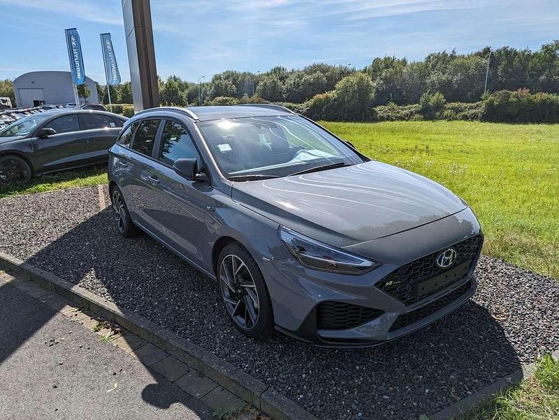 Grau Gebraucht 2023 Hyundai i30 N Line Kombi | 23.999 € (Teuer) - Bild 1/4