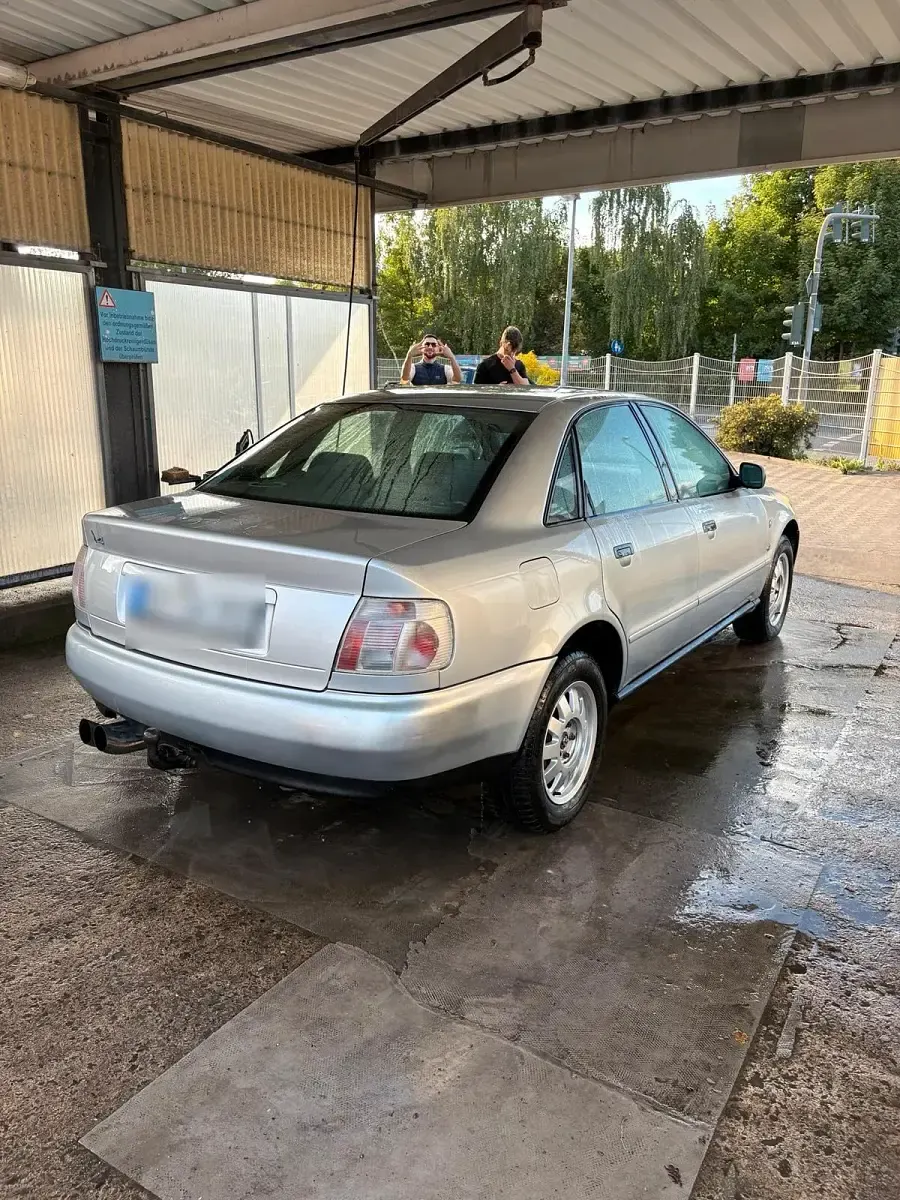 Gebraucht Audi A4 100 PS (73 kW) 1995 Silber Limousine