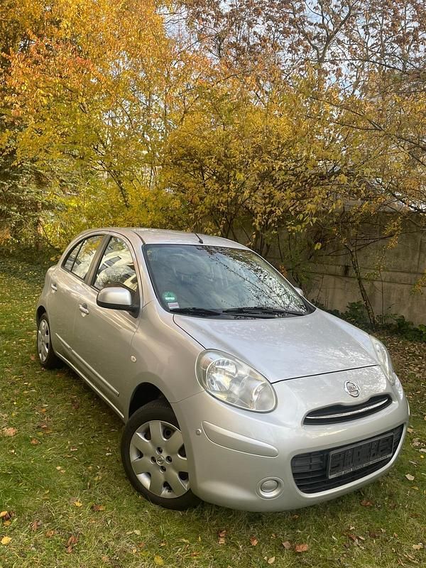 Silber Gebraucht 2011 Nissan Micra Kleinwagen | 3.999 € (Fairer Preis) - Bild 1/4