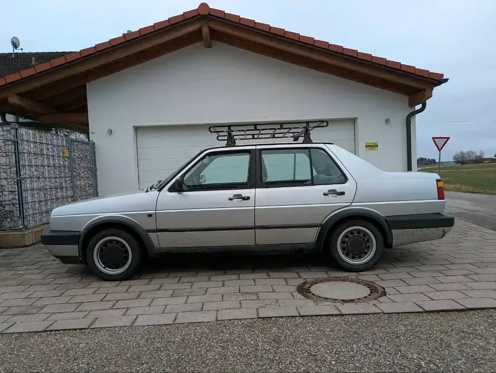 Second-hand VW Jetta 90 CP (66 kW) 1991 Gri Berlinǎ
