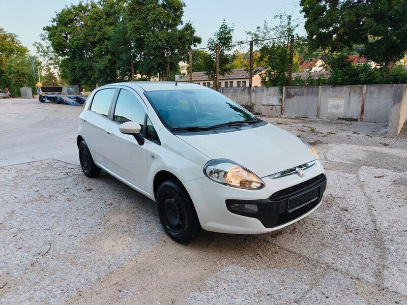 Weiß Gebraucht 2010 Fiat Grande Punto Kleinwagen | 3.290 € - Bild 1/4