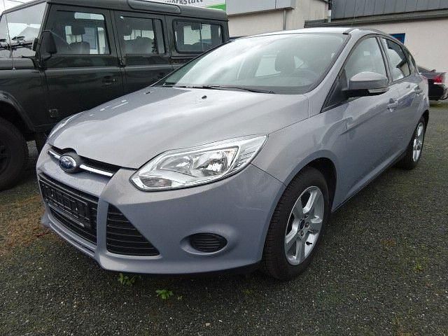 Beige Gebraucht 2011 Ford Focus Trend Limousine | 5.895 € (Fairer Preis) - Bild 1/4