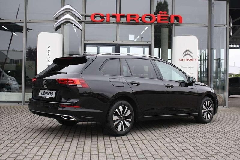 Gebraucht VW Golf VIII Move 131 PS (96 kW) 2024 Deep black perleffekt Kombi