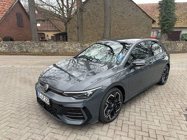 Gebraucht VW Golf VIII Style 150 PS (110 kW) 2026 Grau Limousine