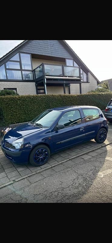 Blau Gebraucht 2002 Renault Clio II Kleinwagen | 1.499 € (Teuer) - Bild 1/4