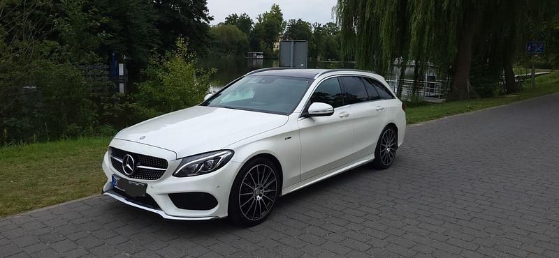 Schwarz Gebraucht 2015 Mercedes C400 AMG line Kombi | 20.800 € (Fairer Preis) - Bild 1/4