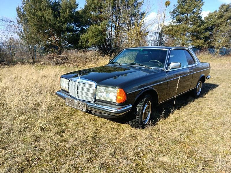 Gebraucht Mercedes 280 185 PS (136 kW) 1979 Schwarz Coupé