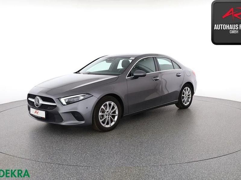 Gebraucht Mercedes A200 Progressive 150 PS (110 kW) 2021 Mountaingrau Limousine