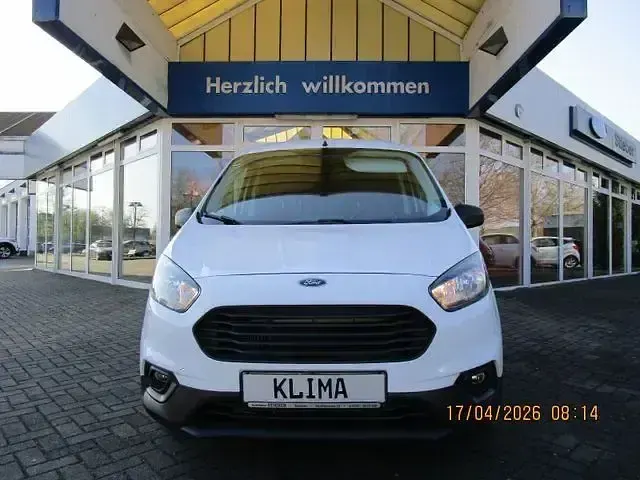 Używany Ford Courier Trend 101 KM (74 kW) 2022 Biały Minivan