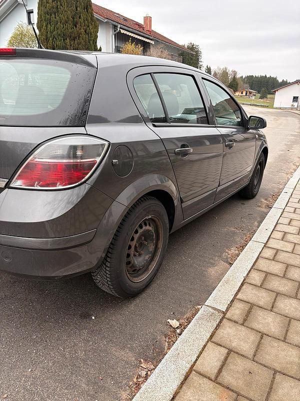 Gebraucht Opel Astra 90 PS (66 kW) 2009 Grau Kleinwagen