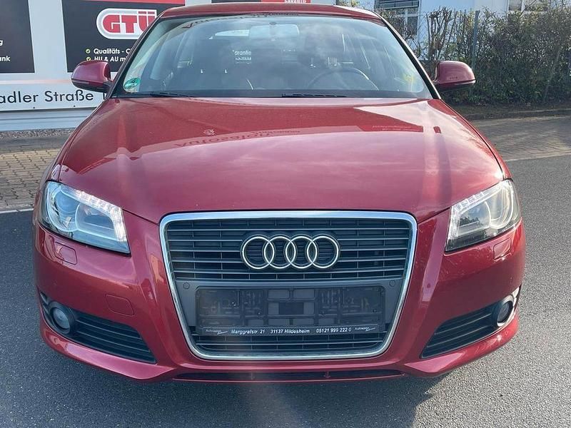 Gebraucht Audi A3 Ambition 105 PS (77 kW) 2010 Rot Kleinwagen