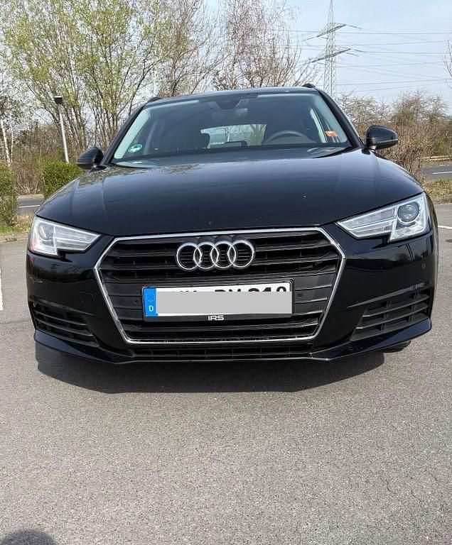 Gebraucht Audi A4 Basis 150 PS (110 kW) 2018 Schwarz Kombi