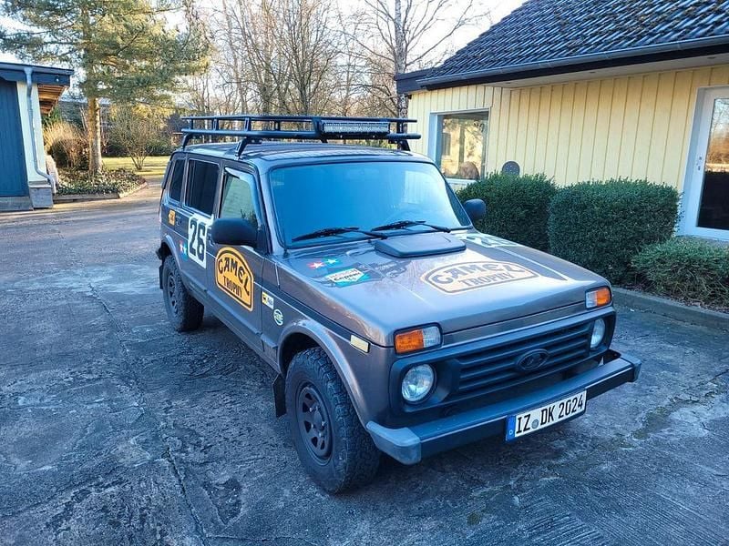 Gebraucht Lada niva 83 PS (61 kW) 2019 Braun SUV