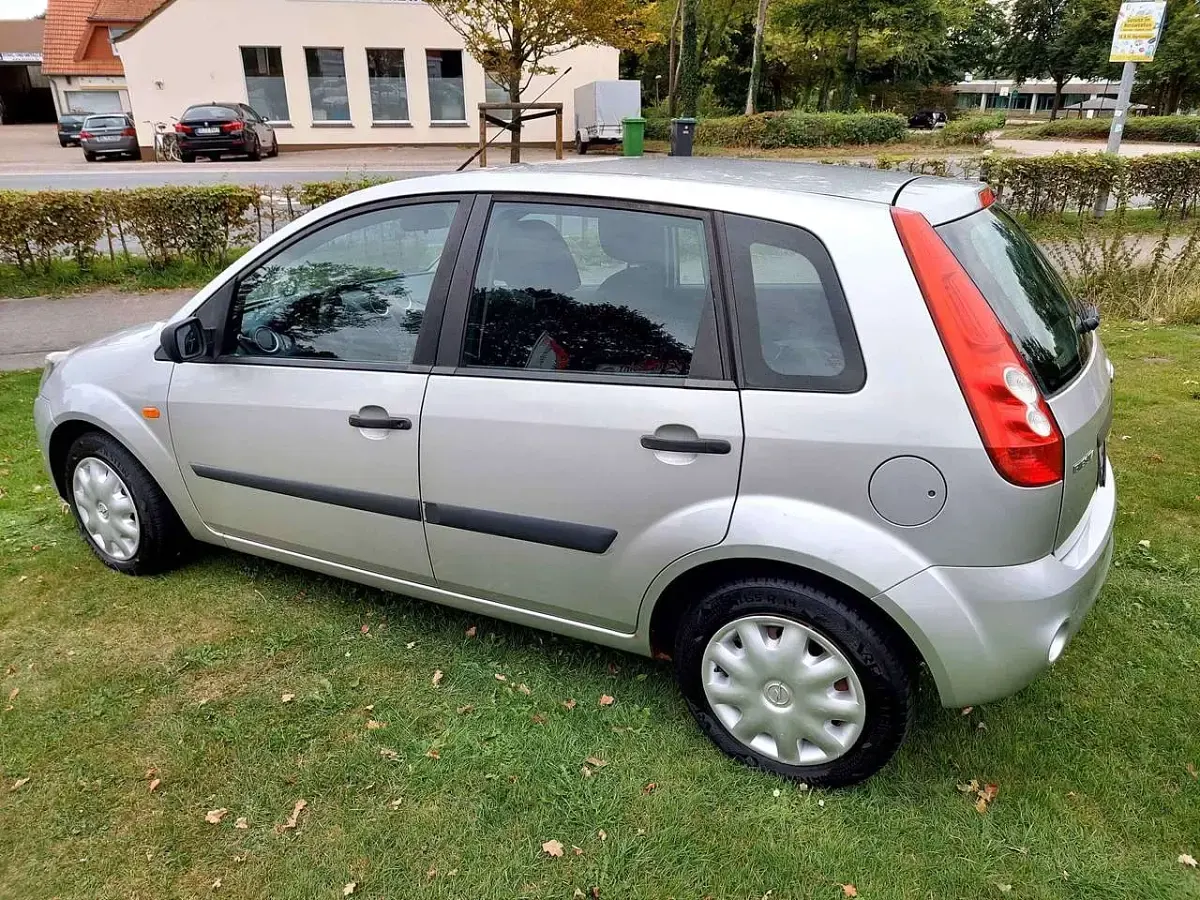 Gebraucht Ford Fiesta Fun X 80 PS (58 kW) 2007 Silber Kleinwagen